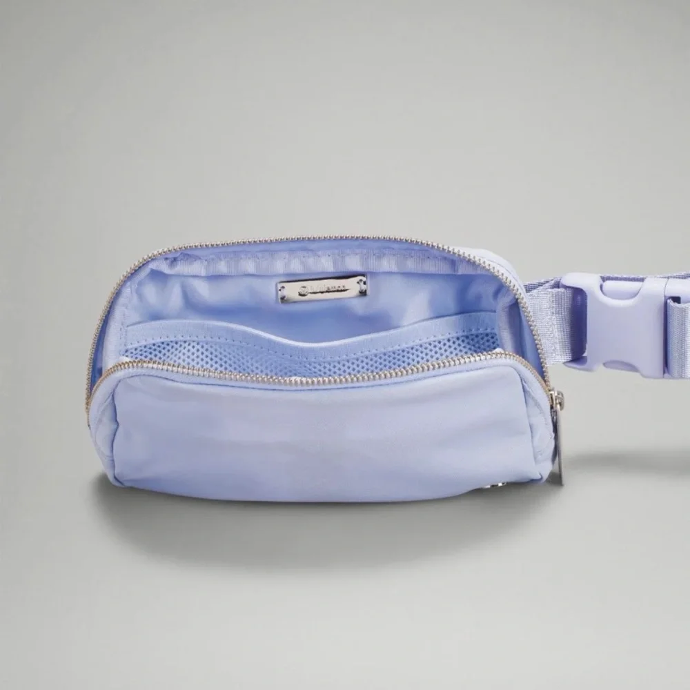 Everywhere Belt Bag pastel blue NWT - Picture 4 of 6